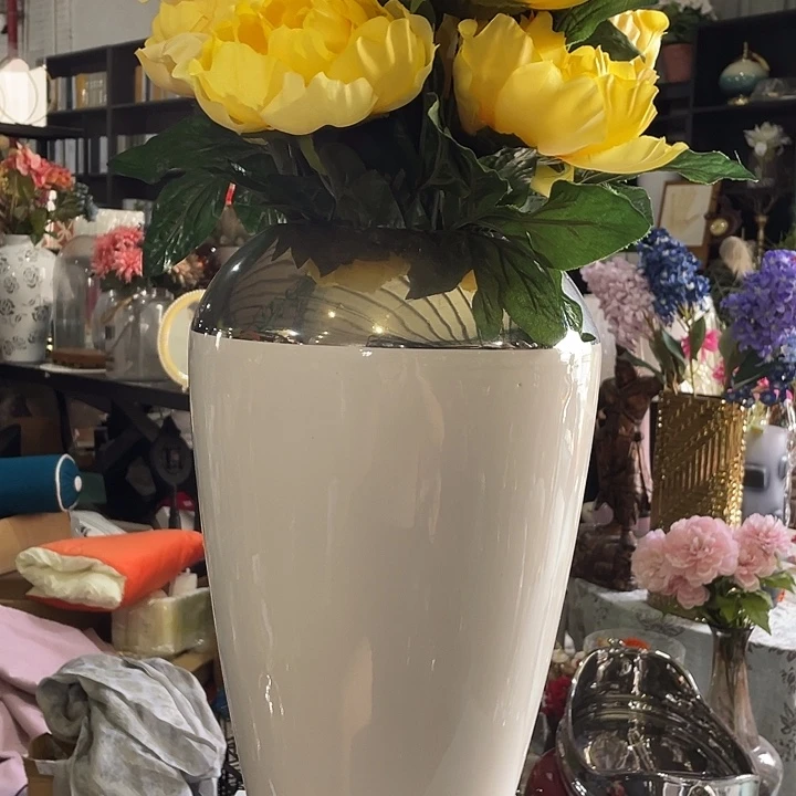 陶瓷花瓶部分（微瑕）