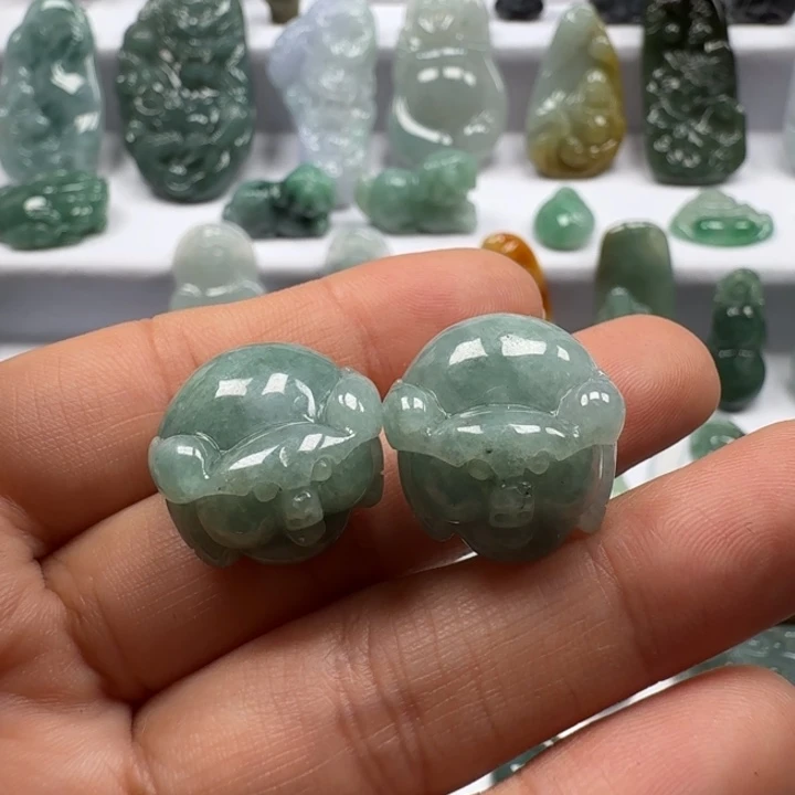 本***行翡翠未镶嵌颈饰翡翠