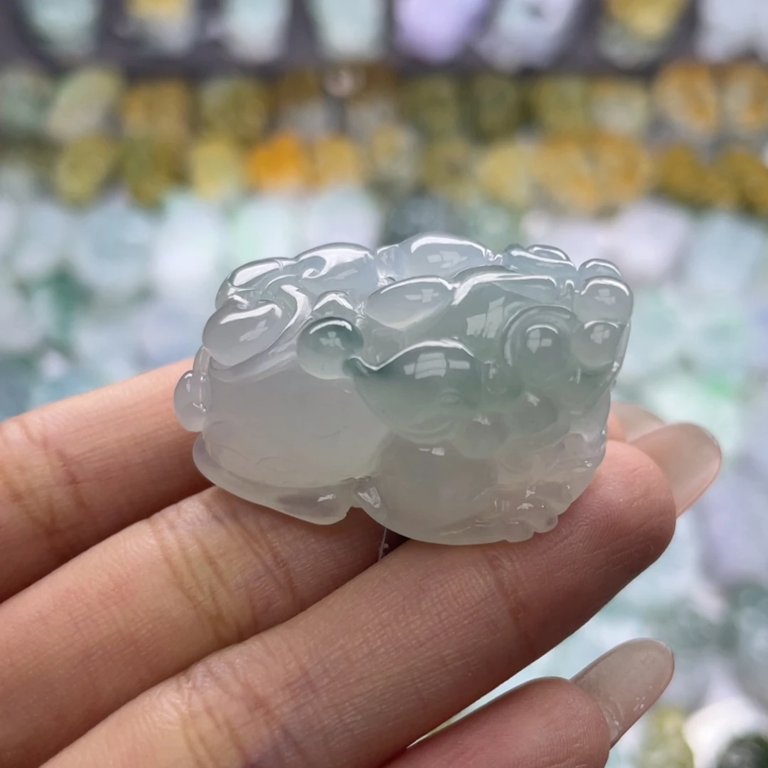 翡翠未镶嵌颈饰貔貅
