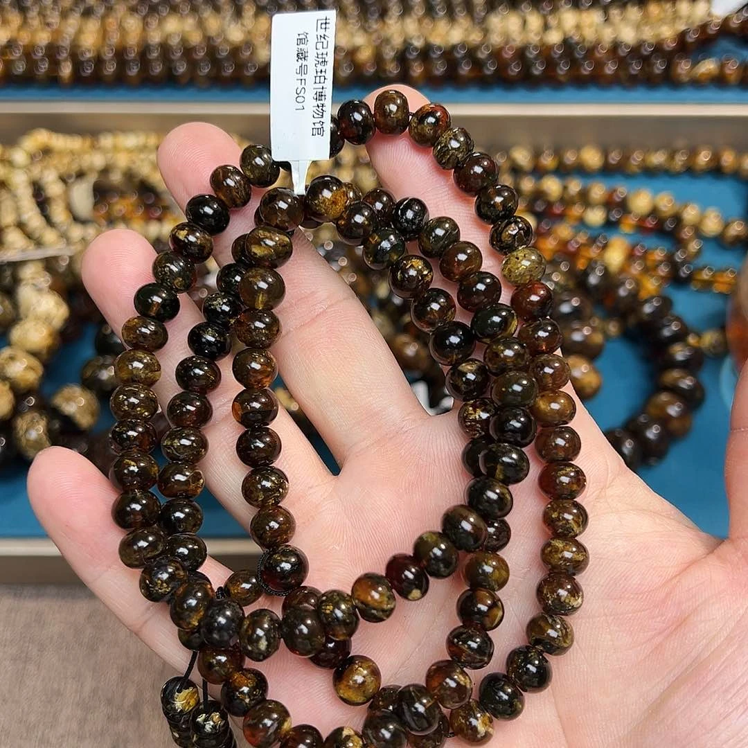 琥珀颈饰未镶嵌抚顺