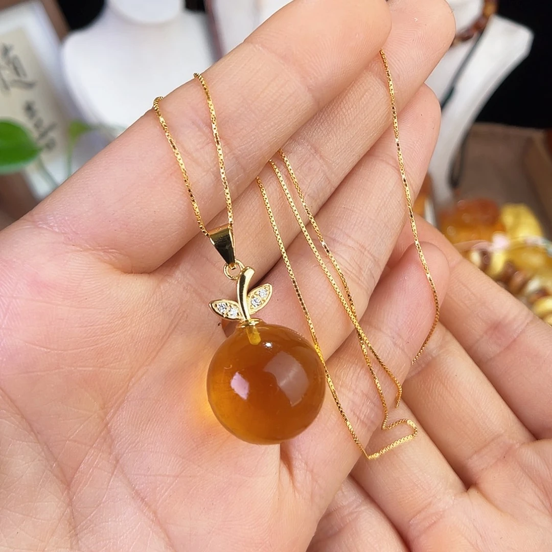 琥珀珠宝奇石未镶嵌。