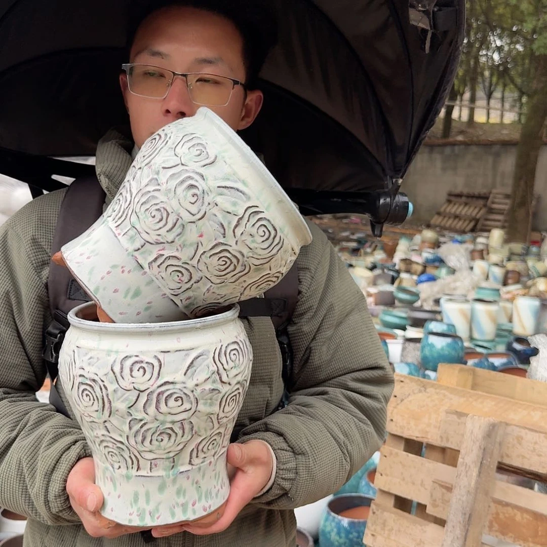 紫砂花盆口18高22（脚脚玫瑰花虎白彩色