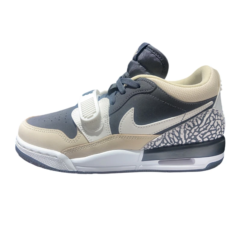 NIKE耐克大童乔丹运动玩球穿搭篮球鞋CD9054-020
