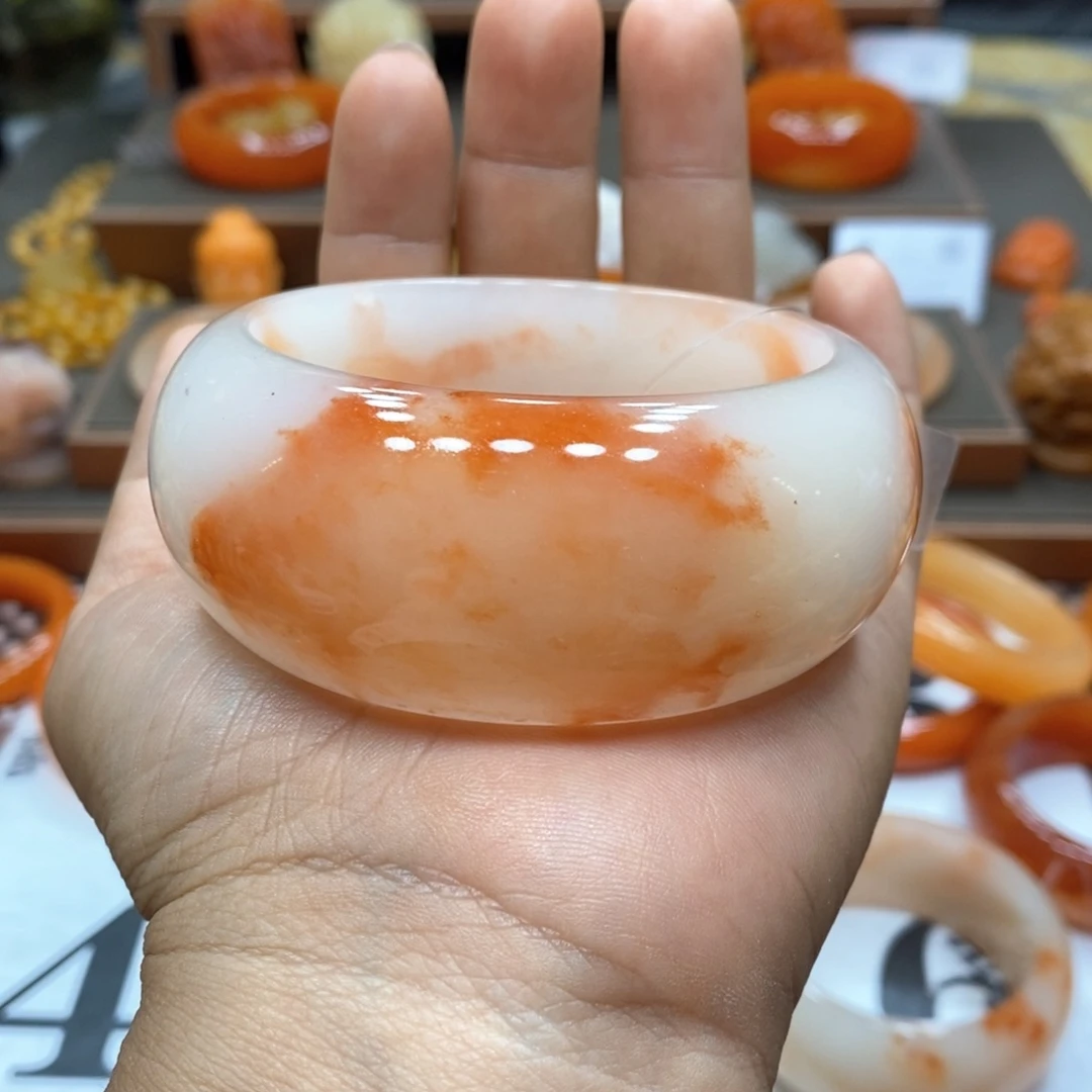 未镶嵌石英质玉（黄龙玉）手镯无*