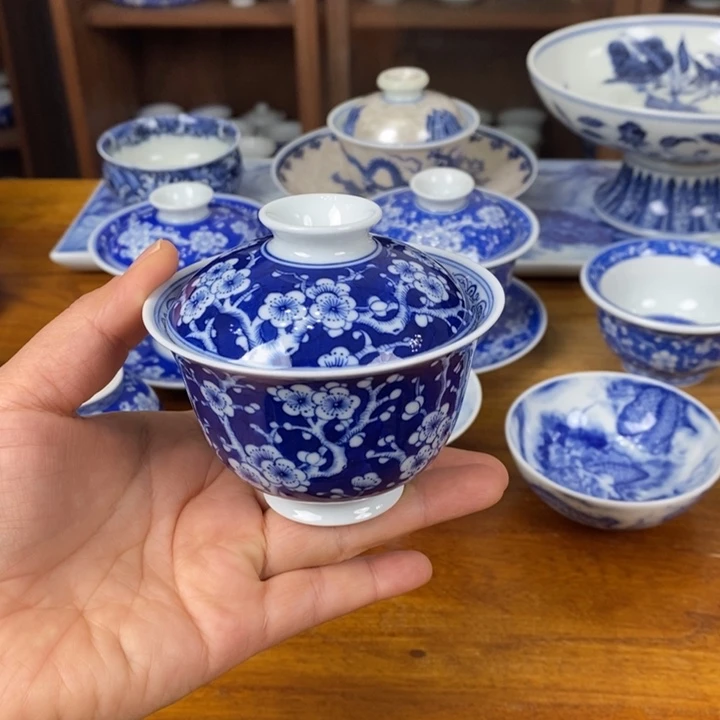 青花手绘冰梅盖碗