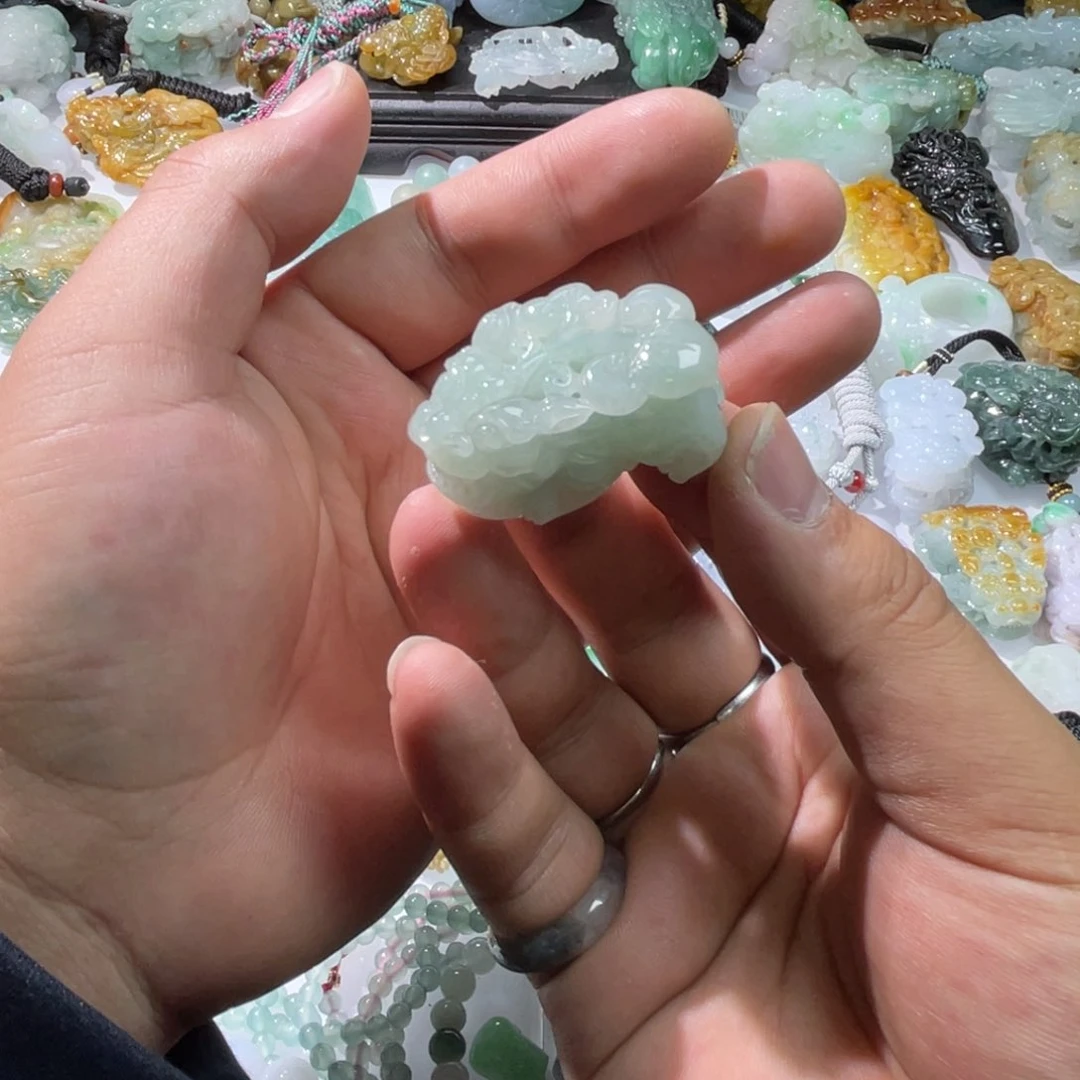 翡翠颈饰未镶嵌天然