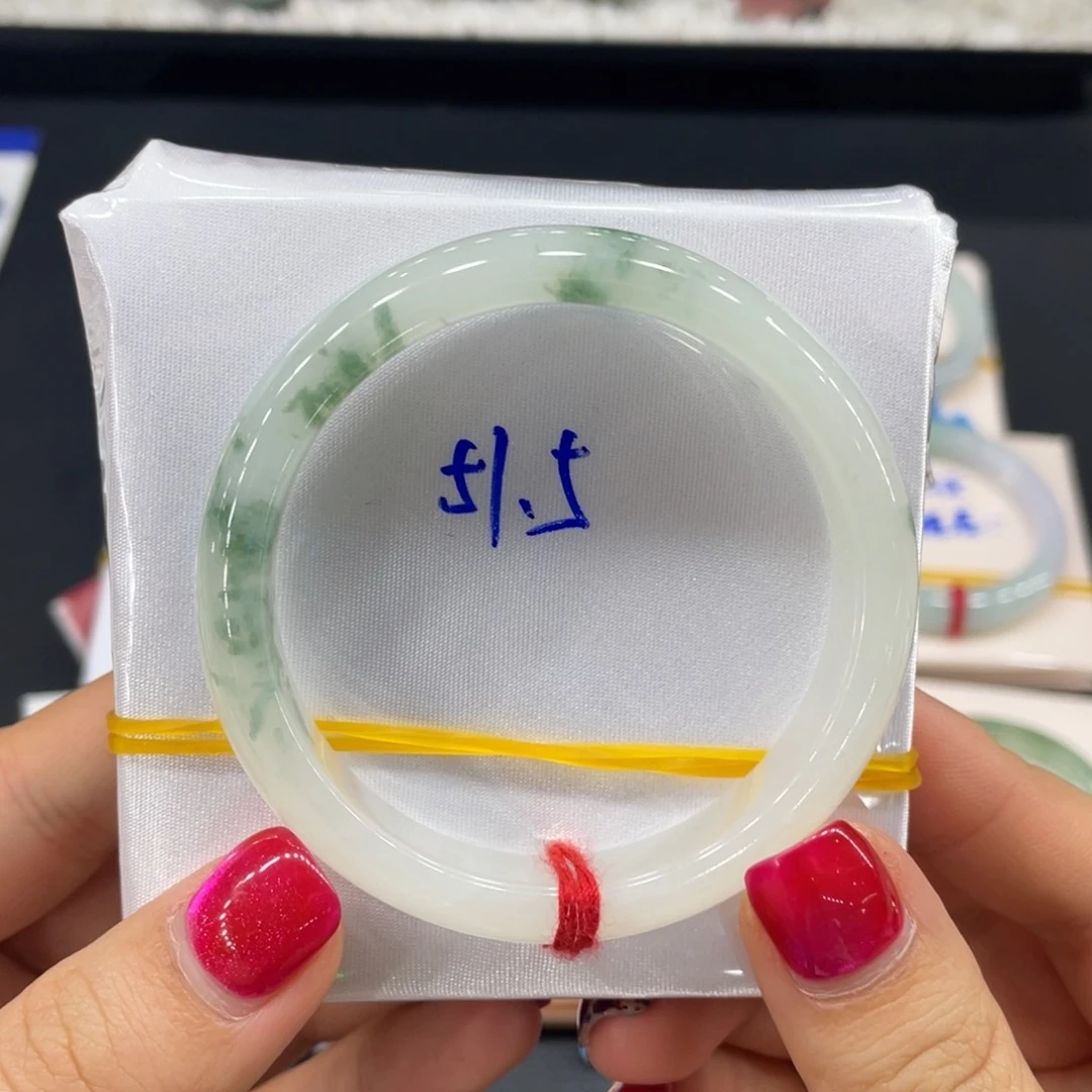 翡翠手镯未镶嵌缅甸天然翡翠手镯