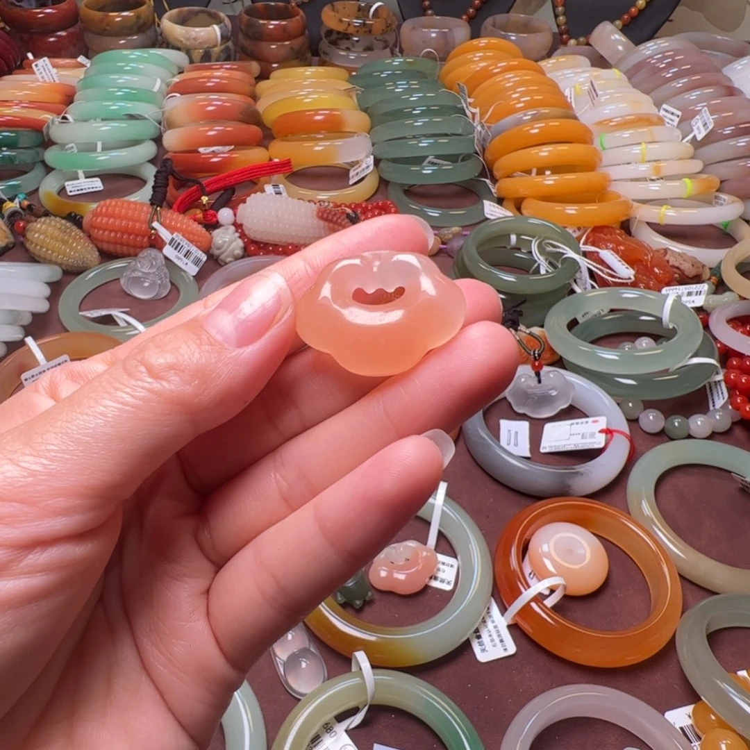 热***爱石英岩玉未镶嵌手镯