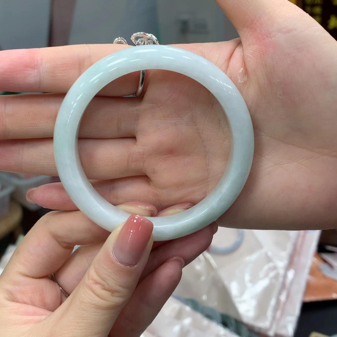 翡翠手镯未镶嵌?*宝买断