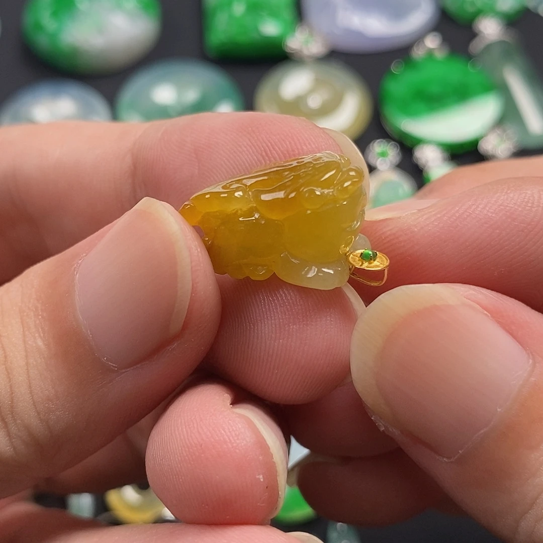 翡翠18K金镶嵌颈饰翡翠
