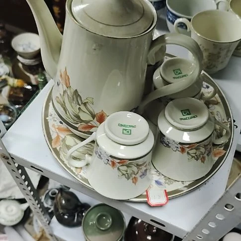 瓷片盘，沙锅，瓷片，瓶，碗，各种沙锅，摆件，