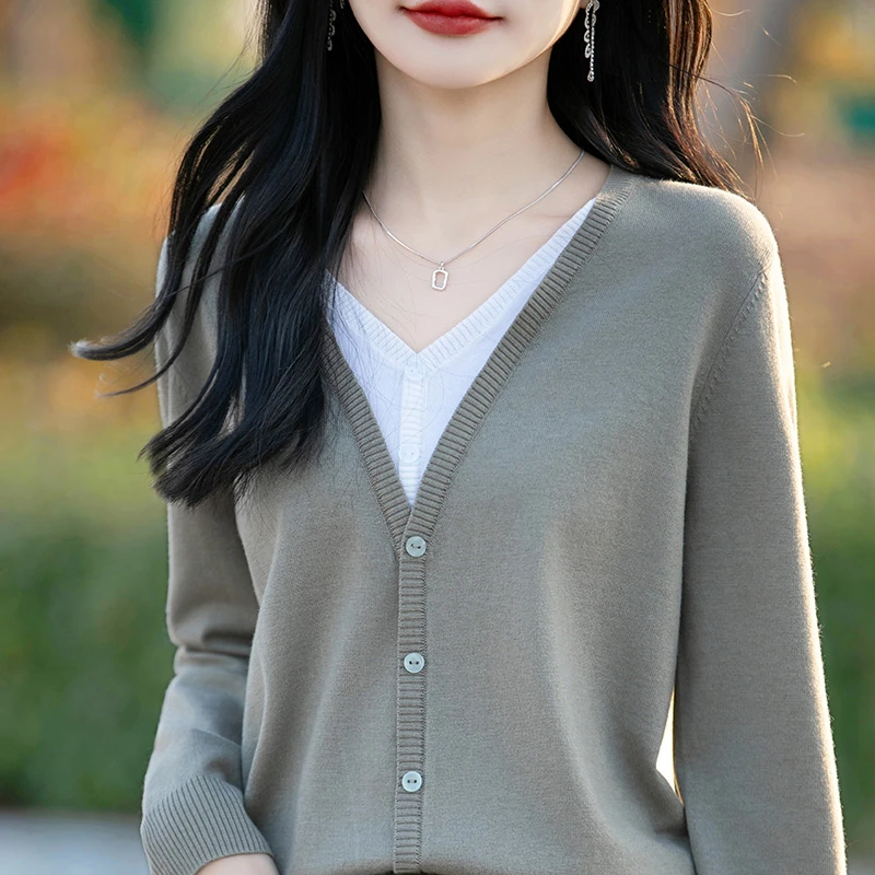 春秋精纺羊毛开衫女V领拼色假两件上衣宽松时尚洋气针织衫PY6130