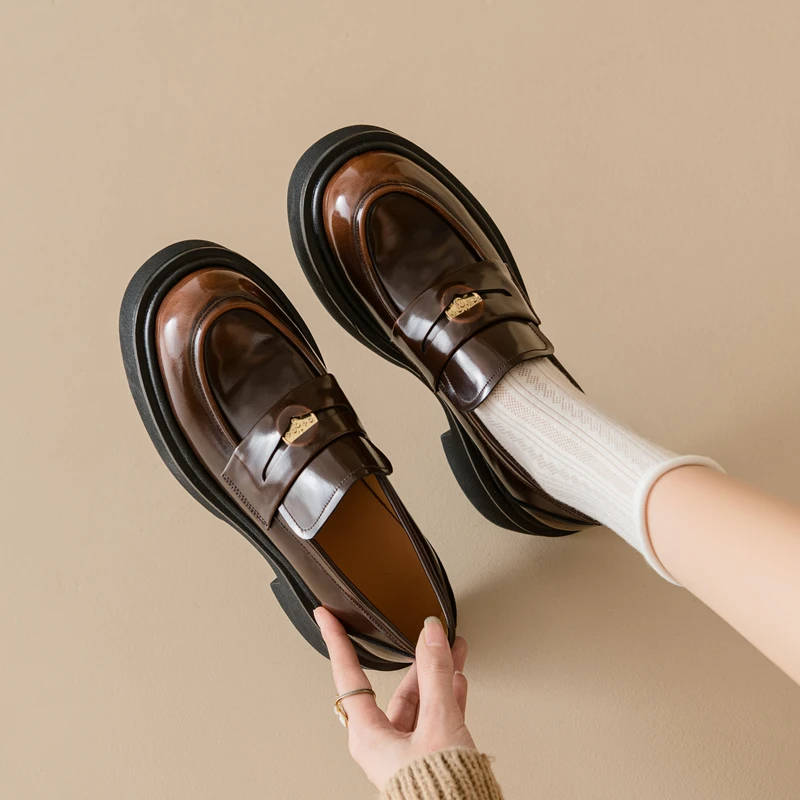 王端端|5.5CM厚底新款真皮气质单鞋学院风时尚百搭圆头粗跟小皮鞋