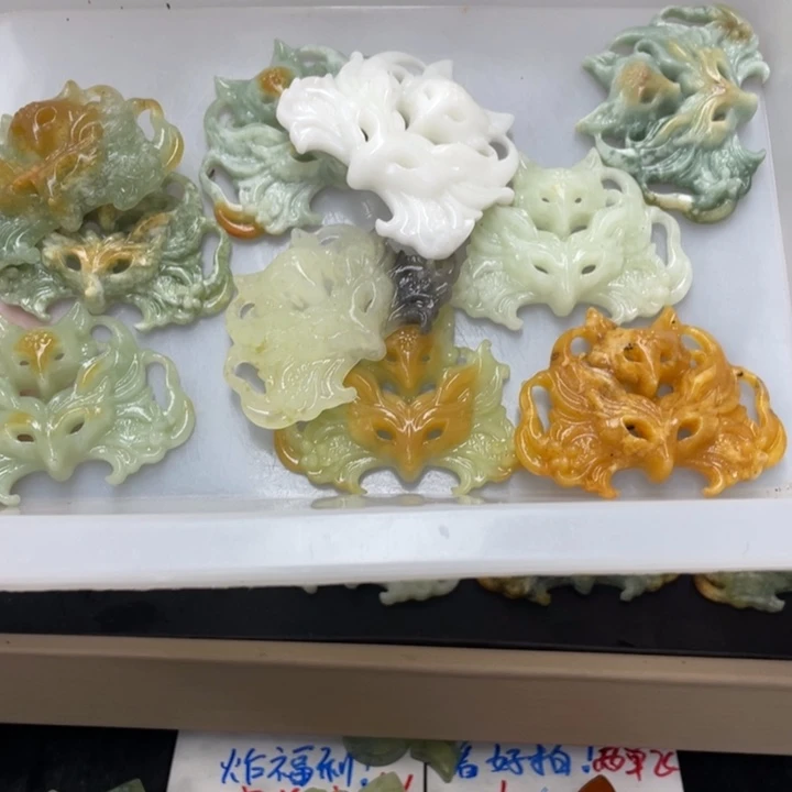 我****合金蛇纹石玉颈饰