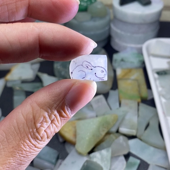 翡翠未镶嵌颈饰翡翠未镶嵌颈饰