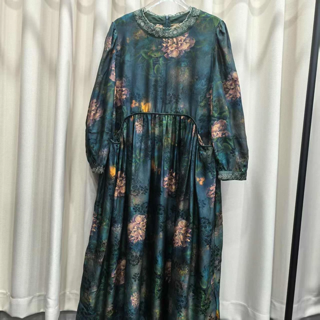 81号X016绿色香云缎连衣裙