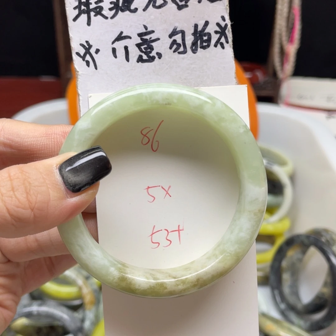 蛇纹石玉未镶嵌手镯