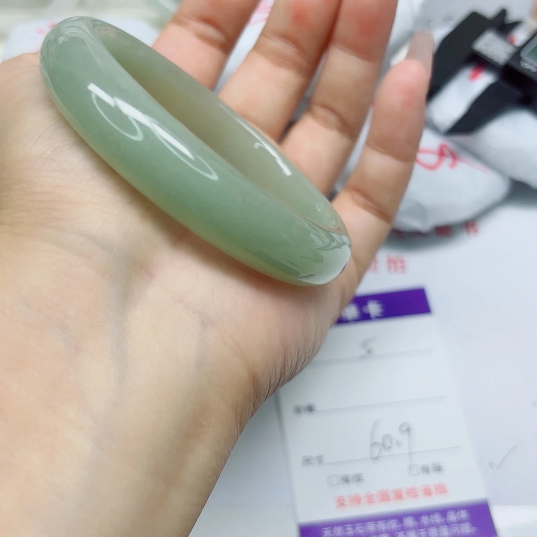 石英质玉未镶嵌手镯5/6059