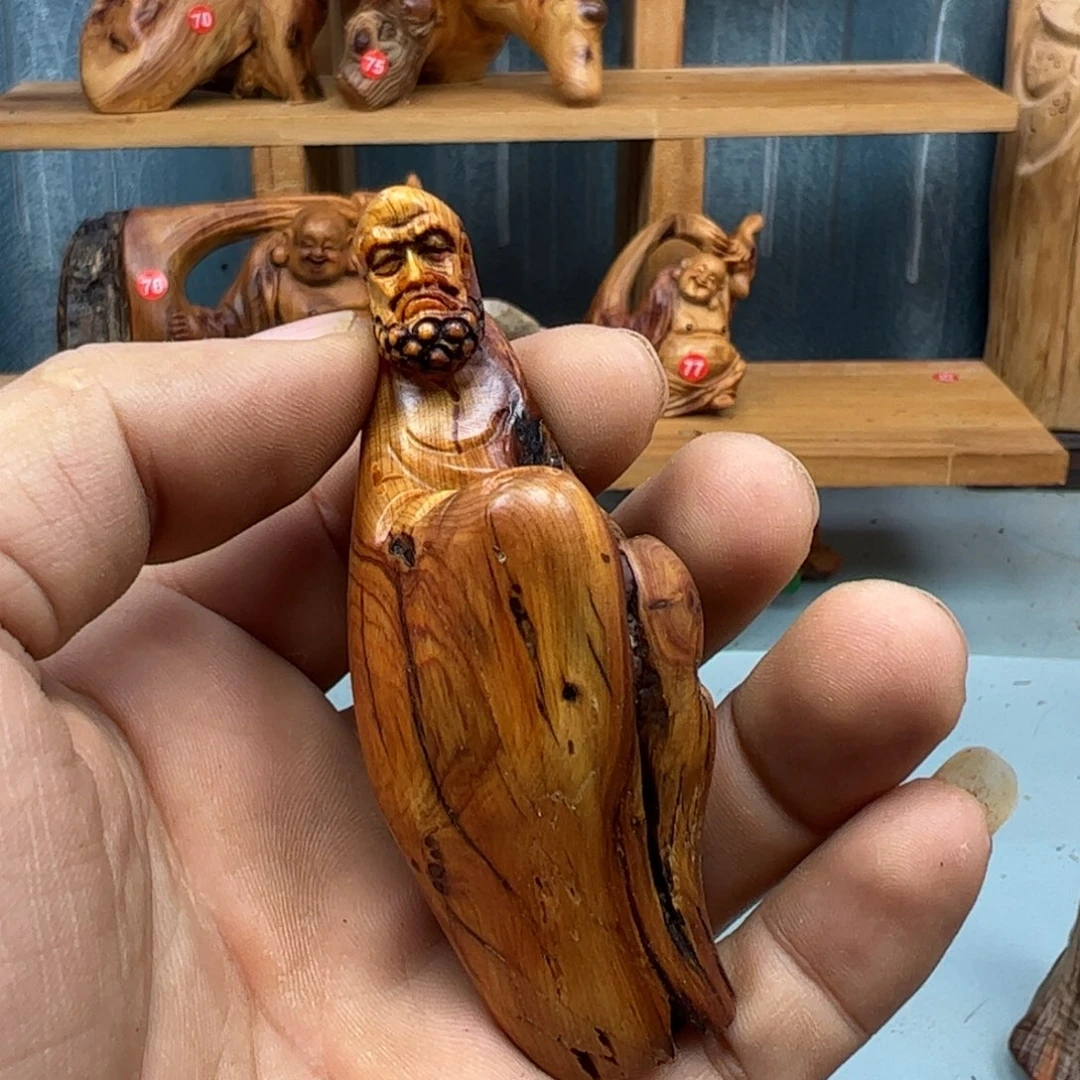 茶***味木瑕疵崖柏木摆件手把件