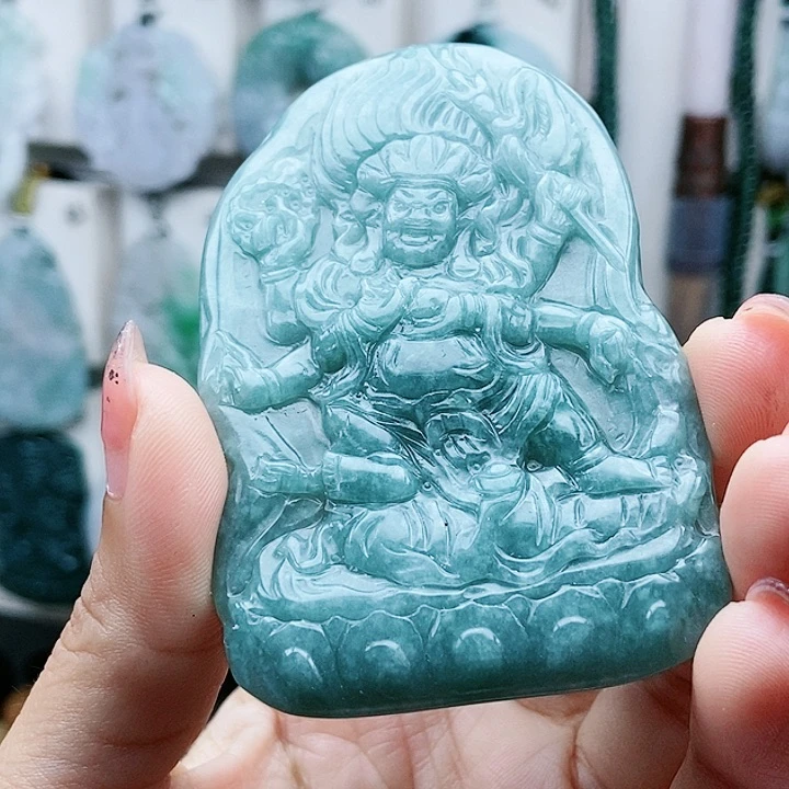 颈饰足铂镶嵌翡翠翡翠