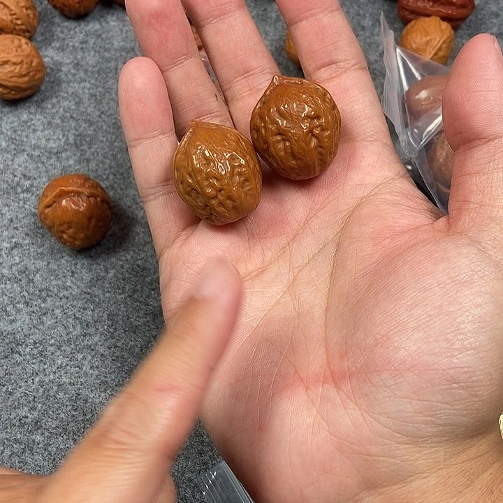 文玩核桃吊坠光头强