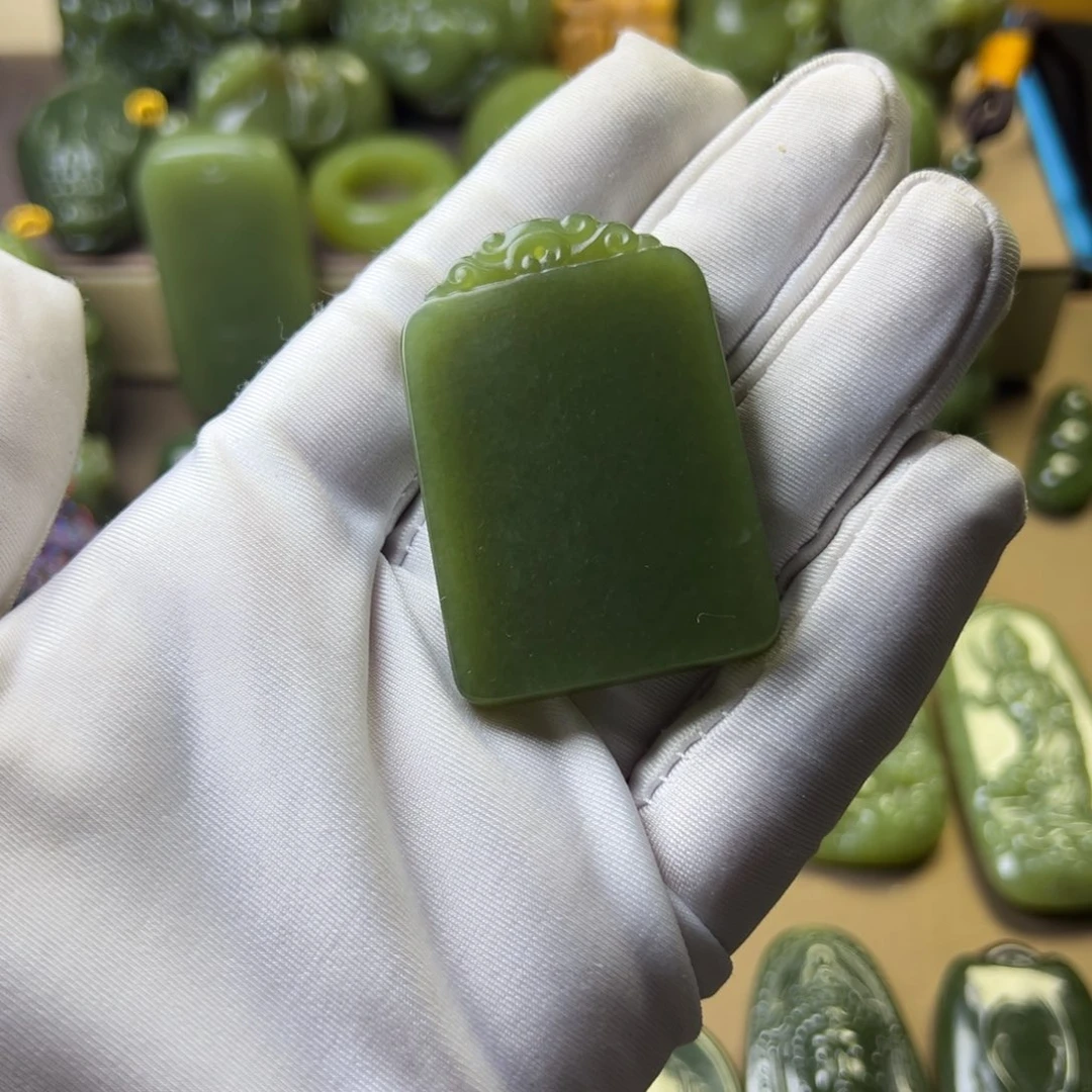 岫岩老玉（透闪石质玉）挂件未镶嵌