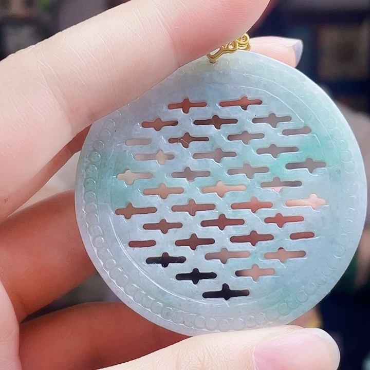 翡翠未镶嵌颈饰多样性
