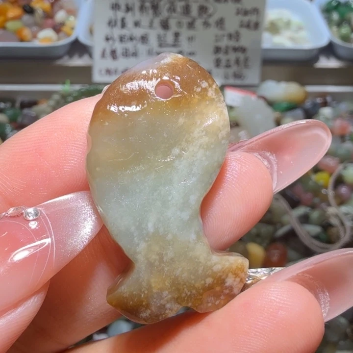 锦***鲤和田玉未镶嵌珠宝半成品