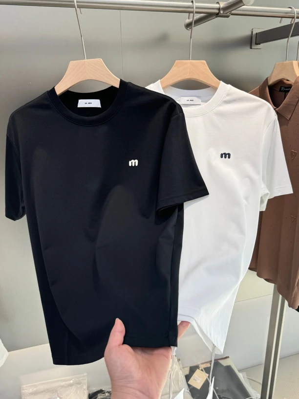 2025高品质简约刺绣小M时尚百搭圆领短袖