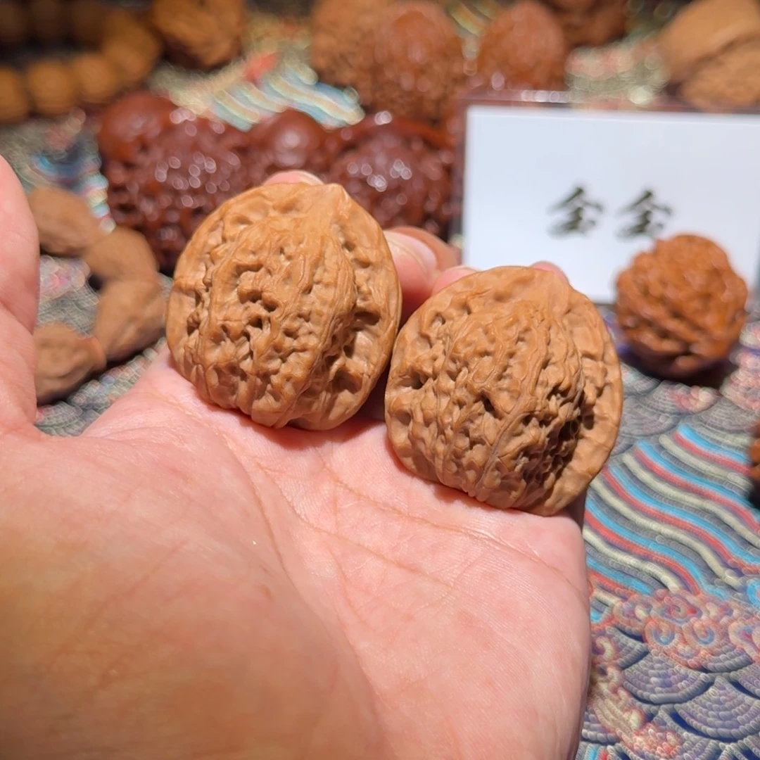 把件核桃041原树玉观音，尺寸38.5