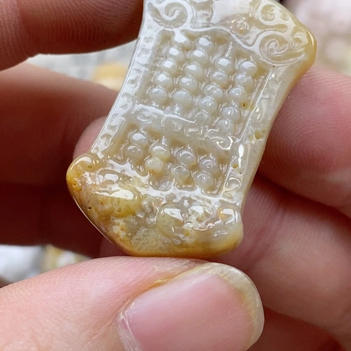 颈饰未镶嵌硅化珊瑚（珊瑚玉）有瑕 小