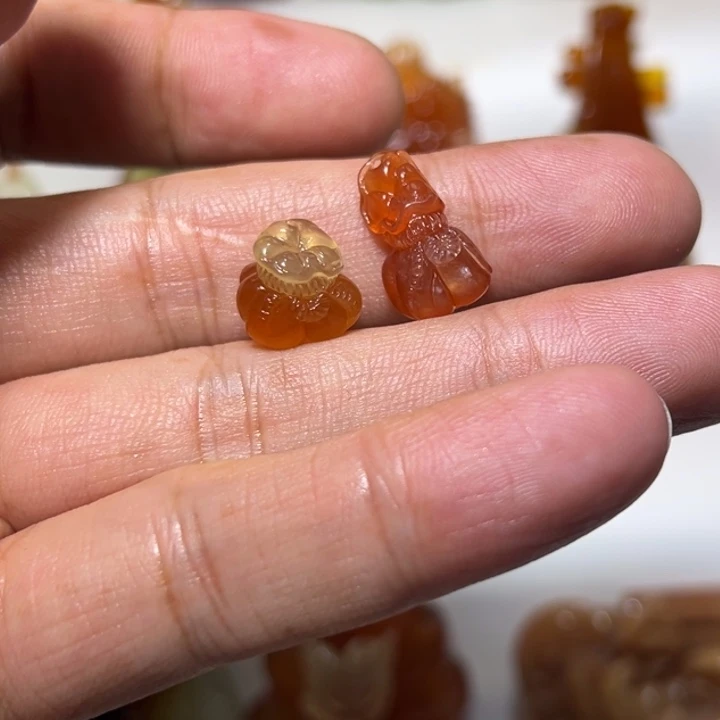 岫玉未镶嵌吊坠(赠链)