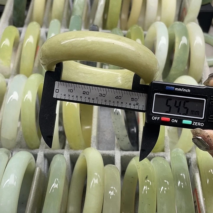 蛇纹石玉未镶嵌手镯145