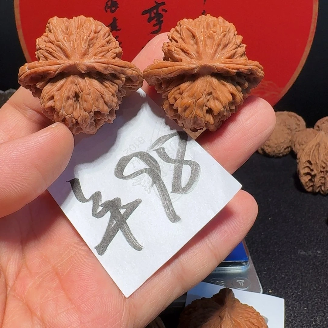 *****文玩核桃把件42红地闷老师楼