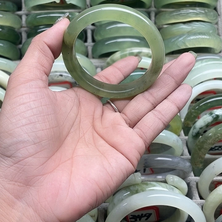 蛇纹石玉未镶嵌手镯326