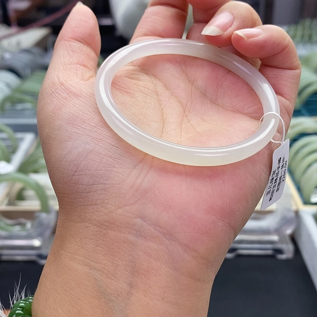 和田玉（糖玉）未镶嵌珠宝奇石