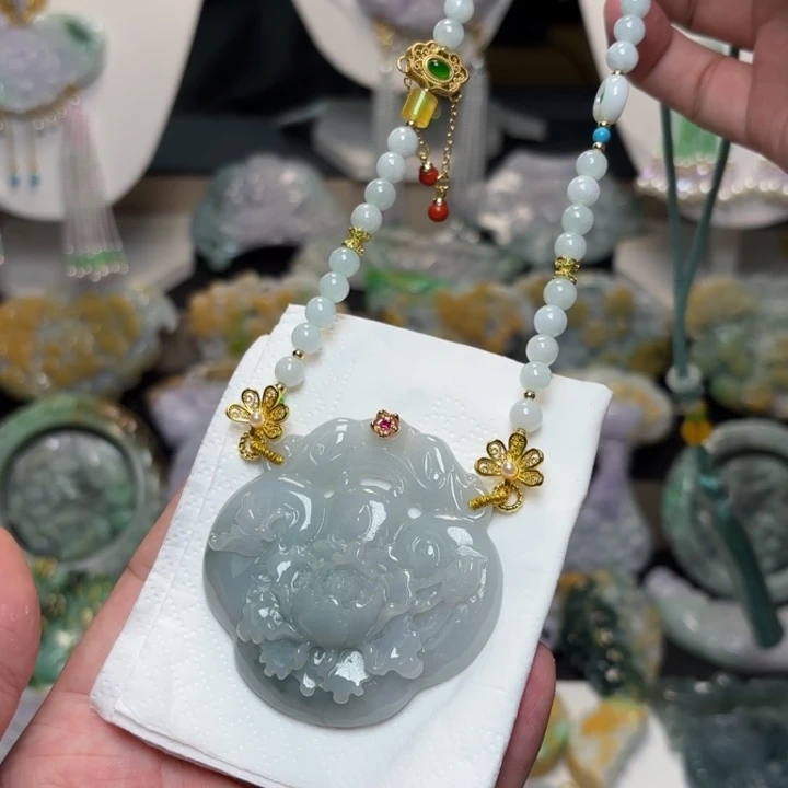 颈饰未镶嵌翡翠吊坠