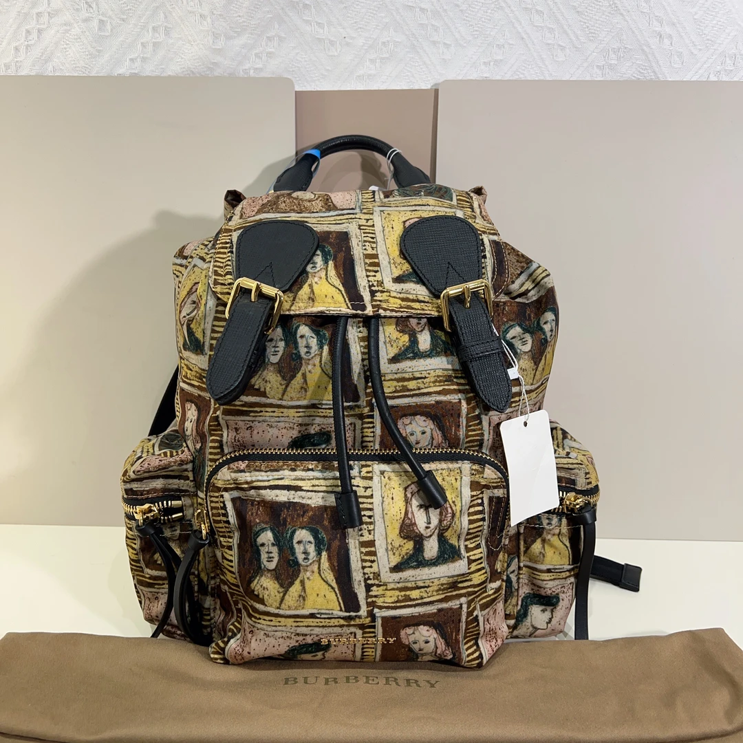95新 BURBERRY/博柏利 巴宝莉艺术家限量中号双肩包cj5325