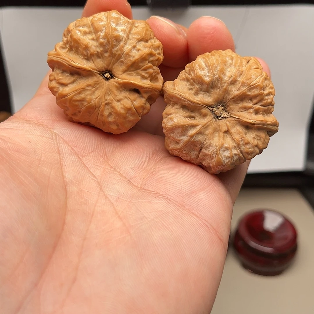 ￴***文玩核桃吊坠延庆