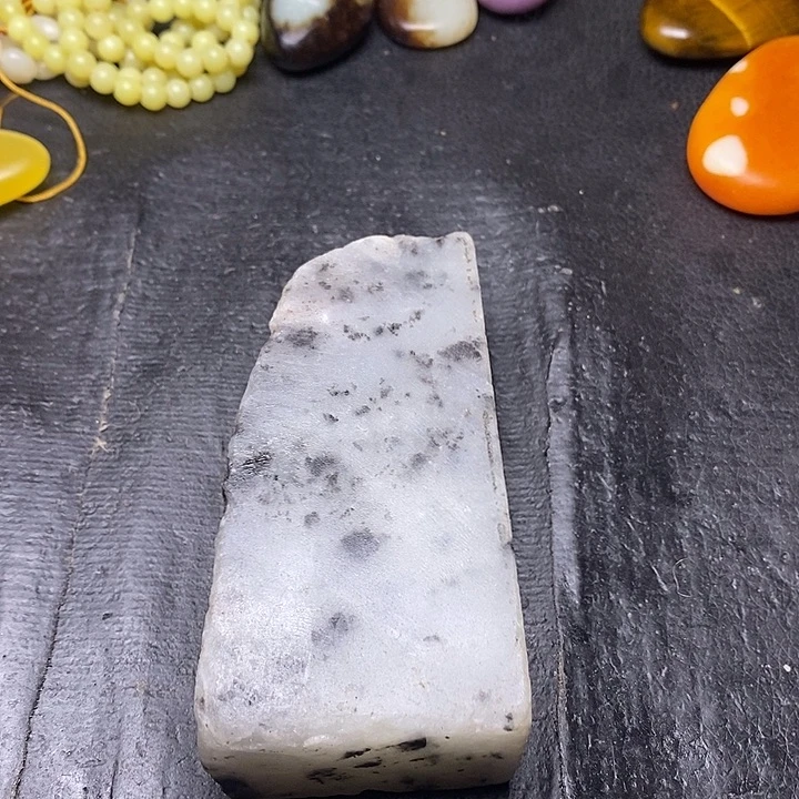 和田玉未镶嵌耳饰