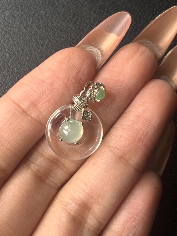 天然a货翡翠吊坠