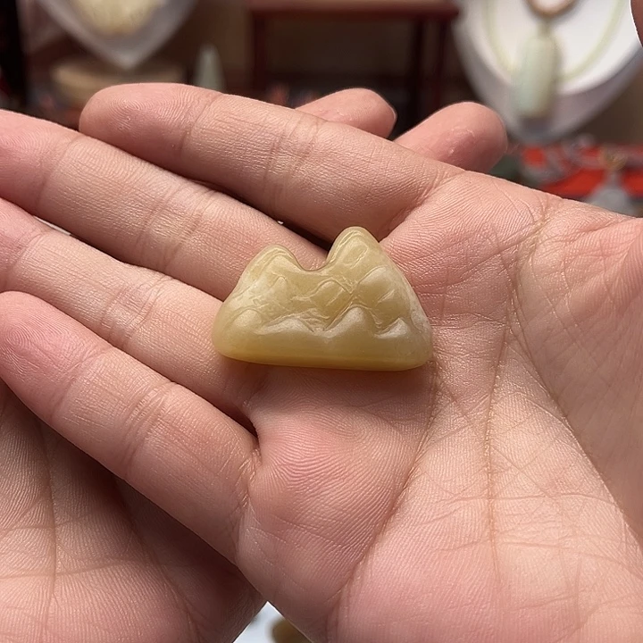 颈饰未镶嵌和田玉小山吊坠