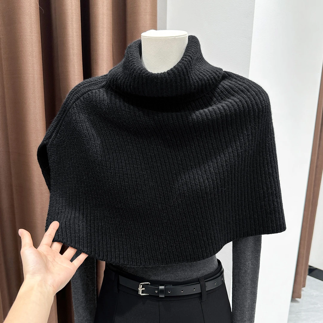超好看开叉设计黑色小披肩女2026新款套头半高领针织毛衣斗篷围脖
