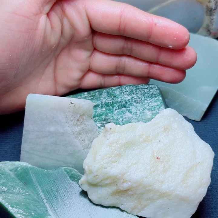 和田玉未镶嵌珠宝奇石