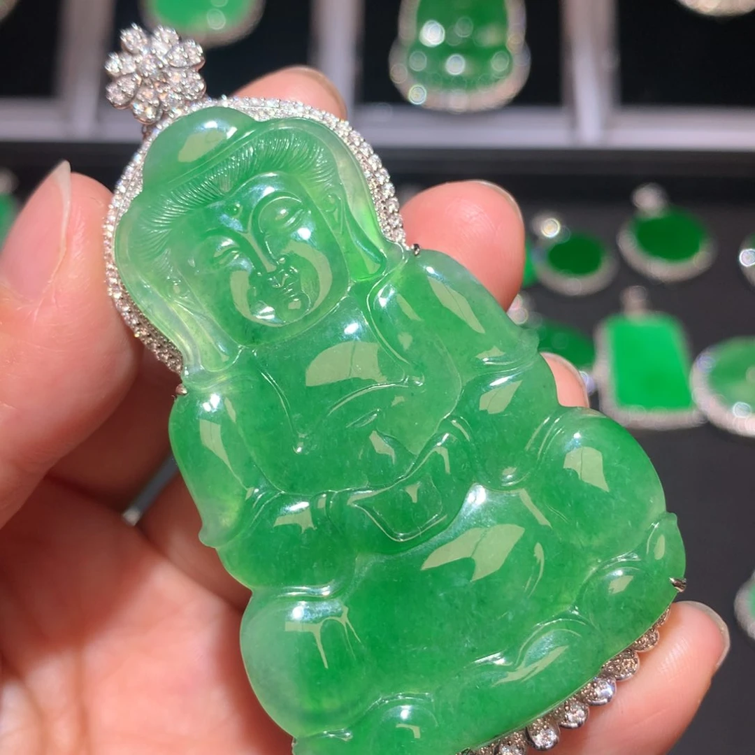 翡翠18K金镶嵌颈饰翡翠