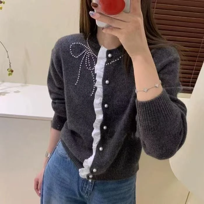 重工钉珠蝴蝶结毛衣女秋冬法式花边显瘦气质珍珠扣针织开衫