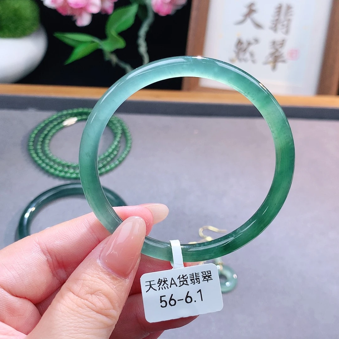 未镶嵌手镯（圆镯）翡翠