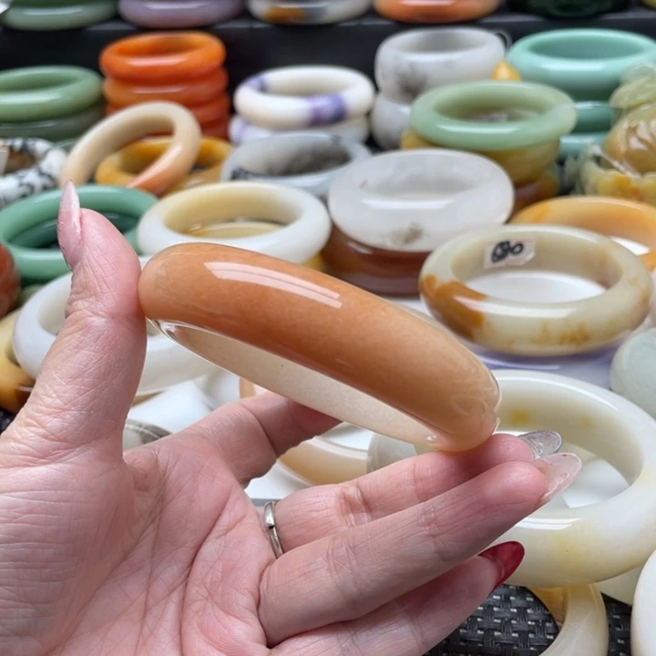 石英质玉手镯未镶嵌?****