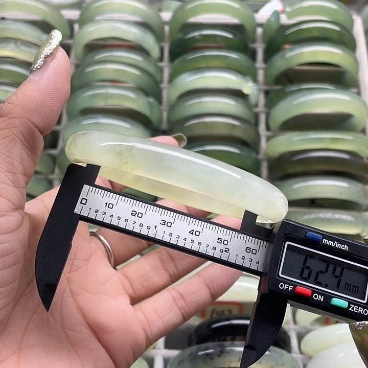 蛇纹石玉未镶嵌手镯159