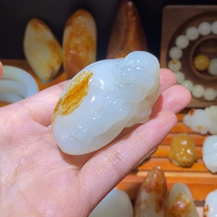 周***行和田玉未镶嵌颈饰